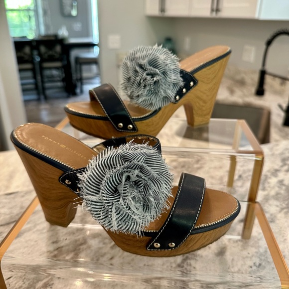 Tommy Hilfiger Blue leather strap with Fabric Flower - Picture 1 of 9